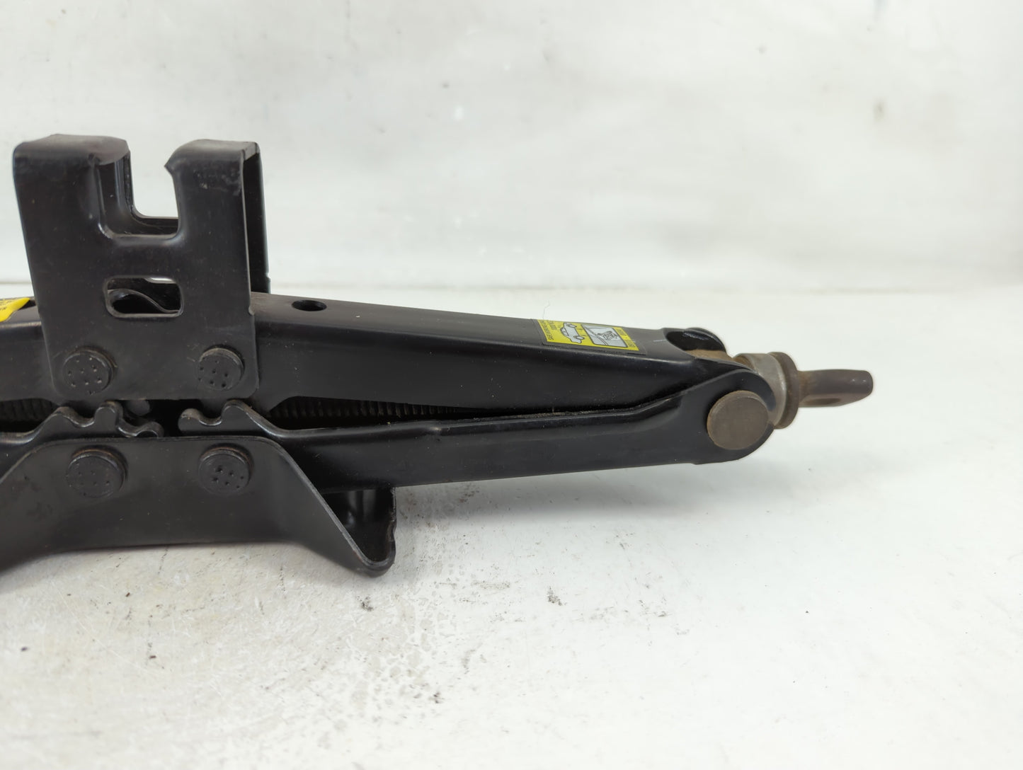 2009 Pontiac Vibe Spare Scissor Car Jack 1123377 - Oemusedautoparts1.com