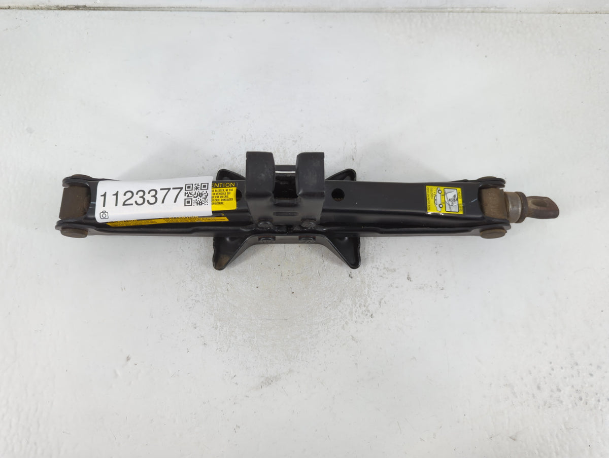 2009 Pontiac Vibe Spare Scissor Car Jack 1123377 - Oemusedautoparts1.com