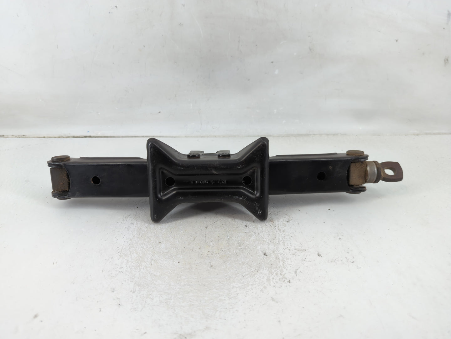 2009 Pontiac Vibe Spare Scissor Car Jack 1123377 - Oemusedautoparts1.com