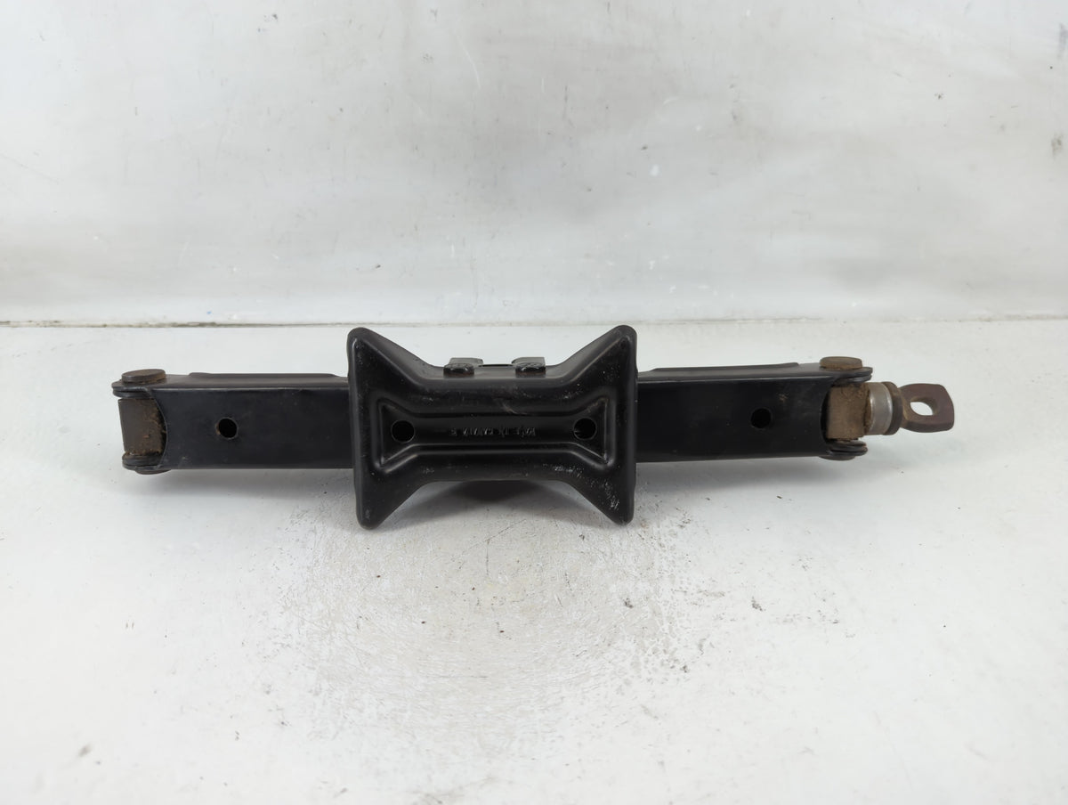 2009 Pontiac Vibe Spare Scissor Car Jack 1123377 - Oemusedautoparts1.com