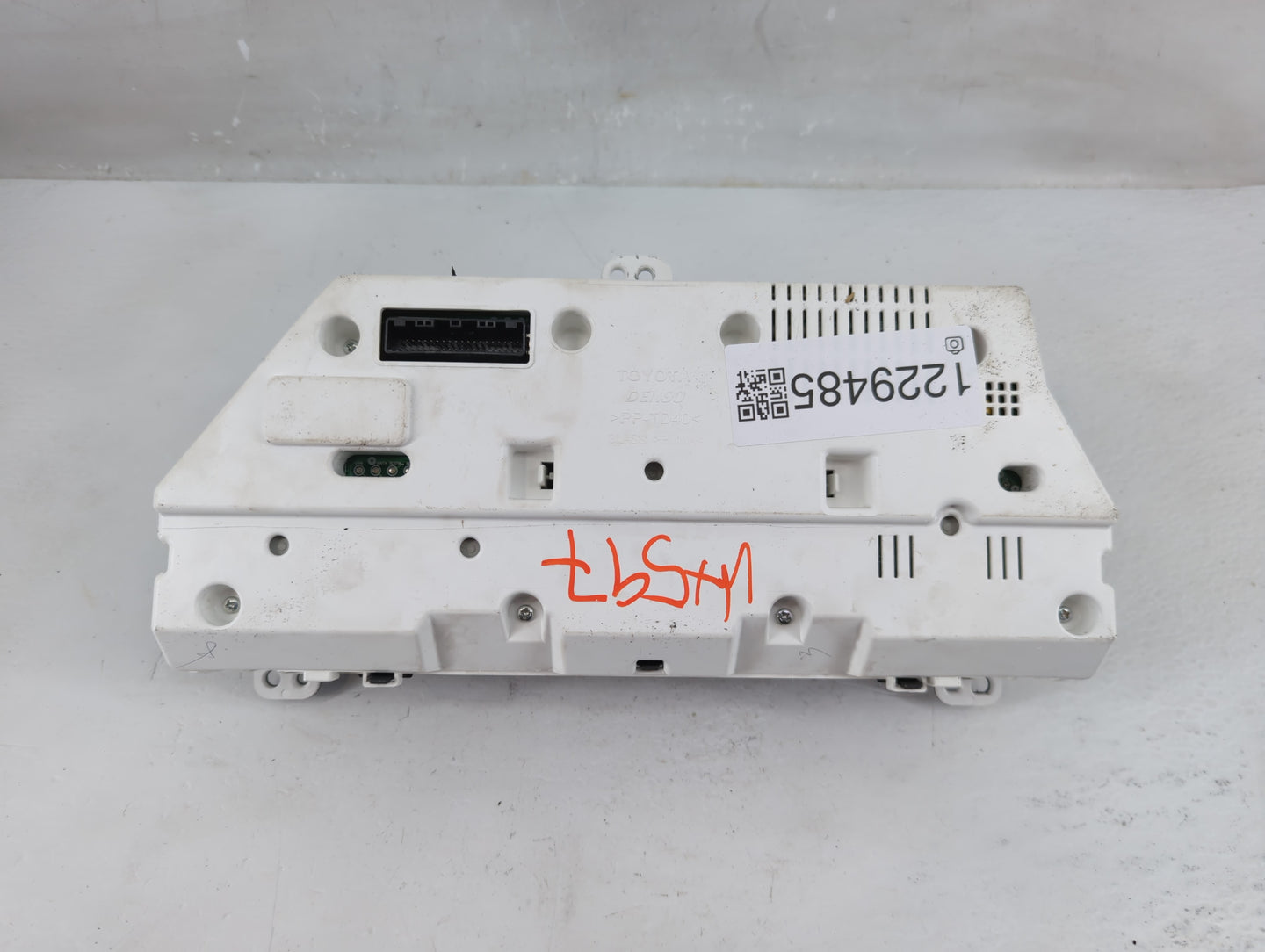 2009-2010 Pontiac Vibe Instrument Cluster Speedometer Gauges P/N:83800-01360-00 Fits Fits 2009 2010 OEM Used Auto Parts - Oe
