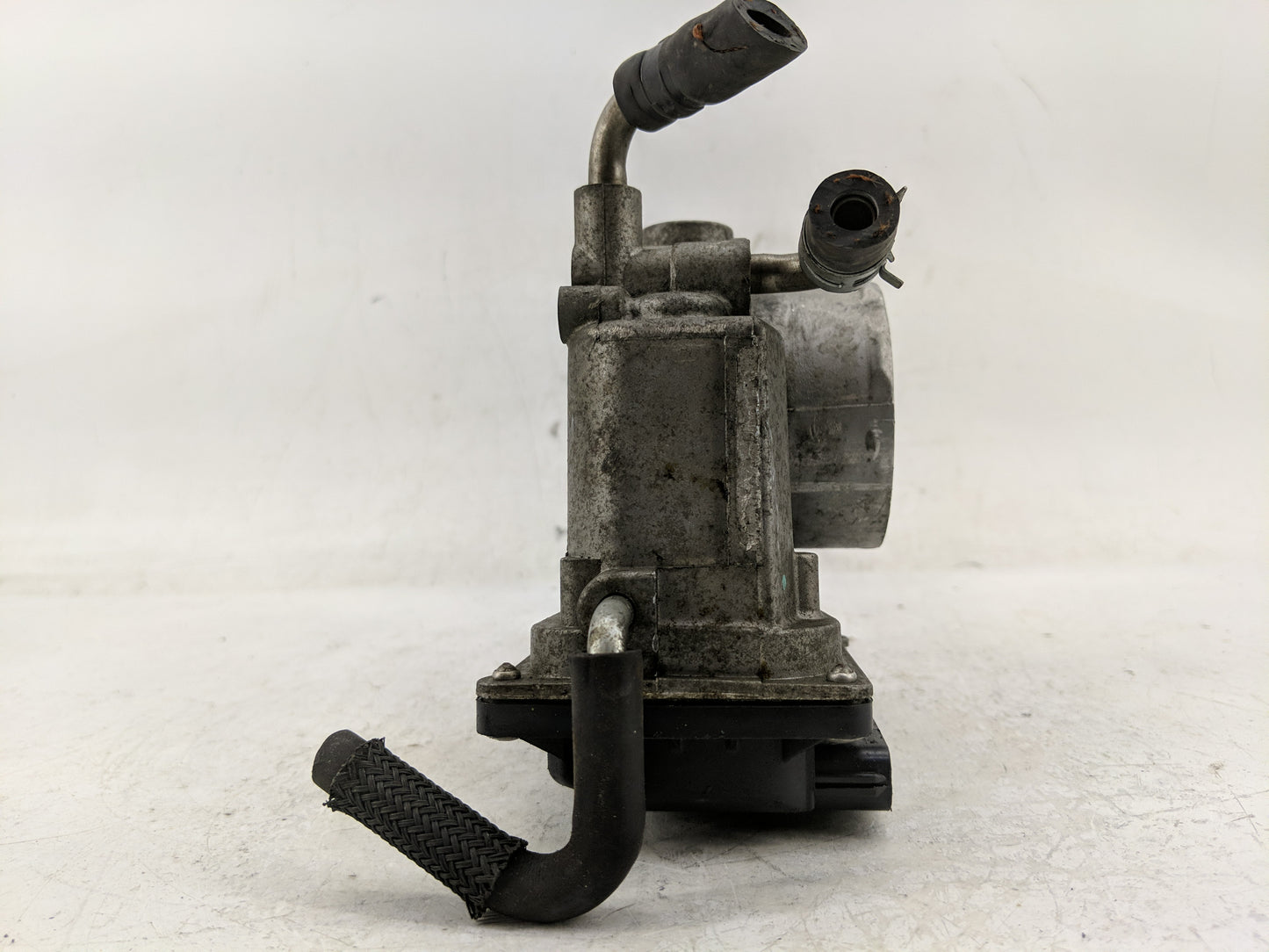 2009-2010 Pontiac Vibe Throttle Body Fits Fits 2009 2010 OEM Used Auto Parts - Oemusedautoparts1.com