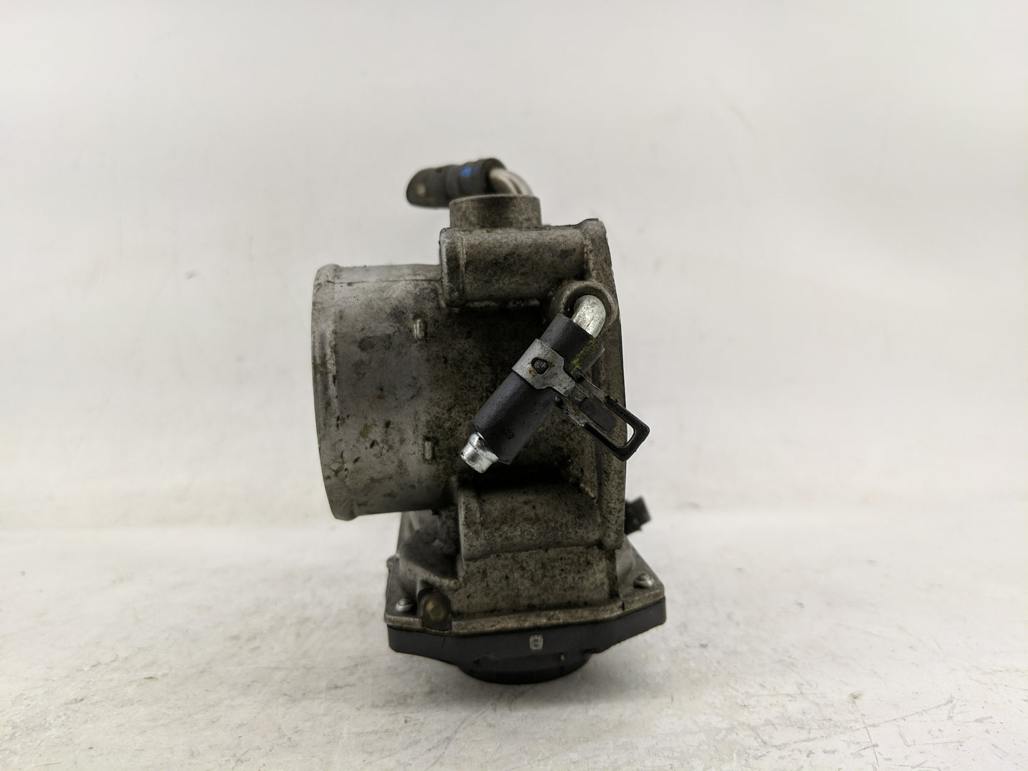 2009-2010 Pontiac Vibe Throttle Body Fits Fits 2009 2010 OEM Used Auto Parts - Oemusedautoparts1.com