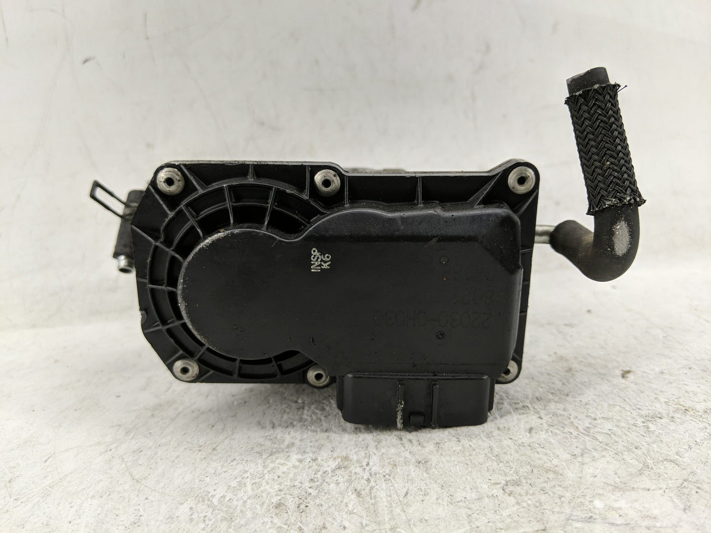 2009-2010 Pontiac Vibe Throttle Body Fits Fits 2009 2010 OEM Used Auto Parts - Oemusedautoparts1.com
