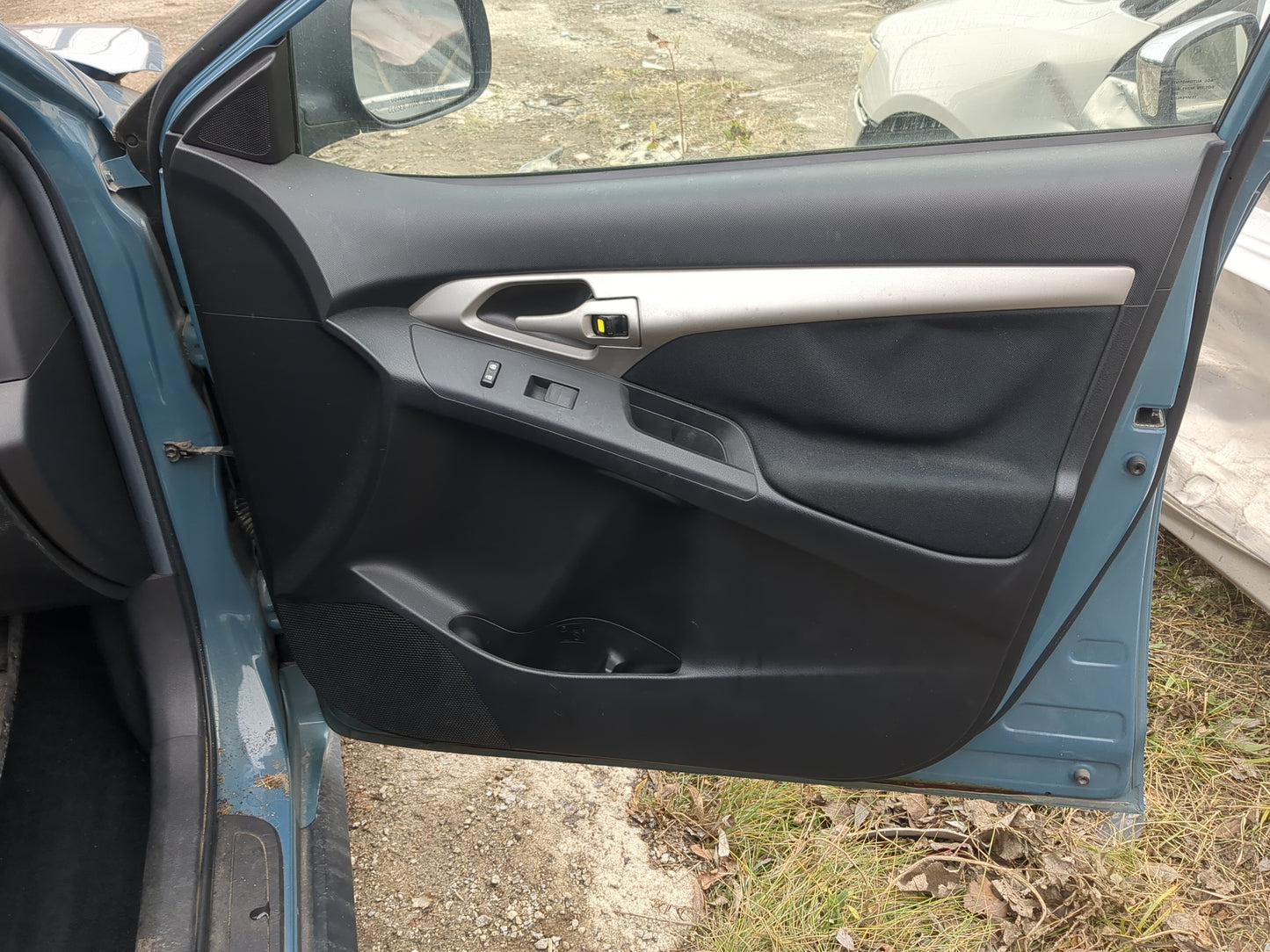 2009 Pontiac Vibe Front Right Passenger Interior Door Panel Trim - Oemusedautoparts1.com