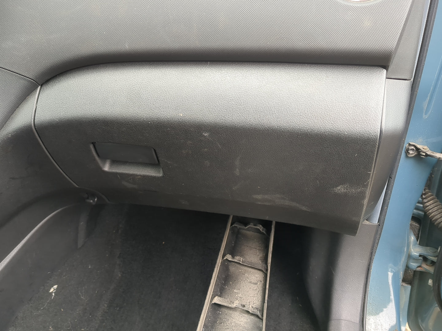 2009 Pontiac Vibe Passenger Glove Box Door Storage Compartment - Oemusedautoparts1.com