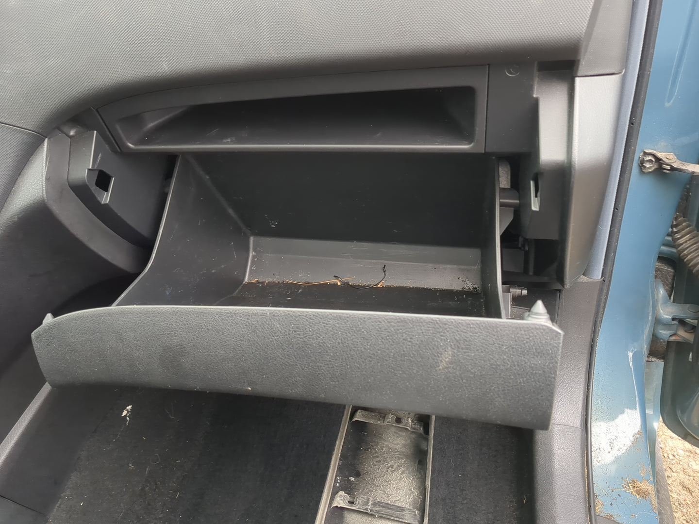 2009 Pontiac Vibe Passenger Glove Box Door Storage Compartment - Oemusedautoparts1.com