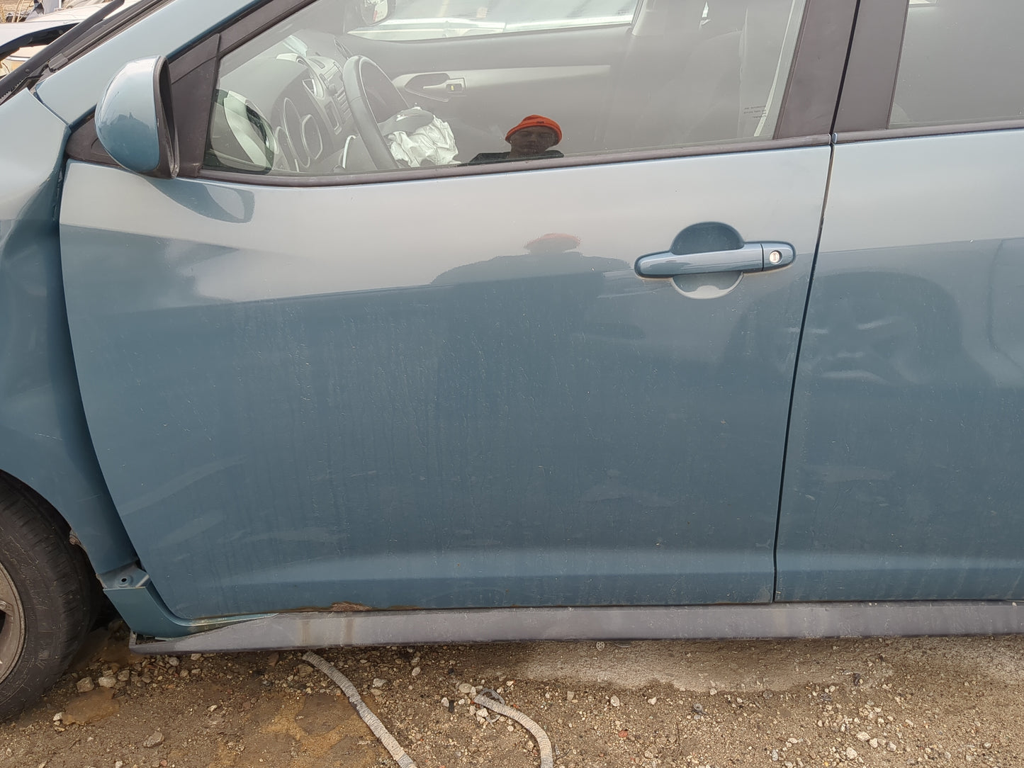 2009-2010 Pontiac Vibe Driver Front Door Oem - Oemusedautoparts1.com