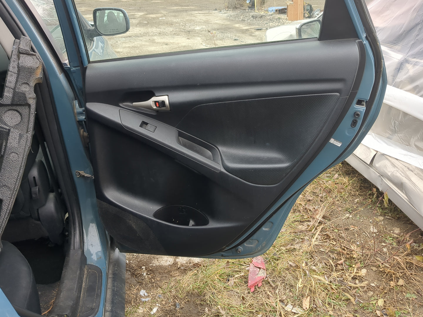 2009-2010 Pontiac Vibe Passenger Rear Door Oem - Oemusedautoparts1.com