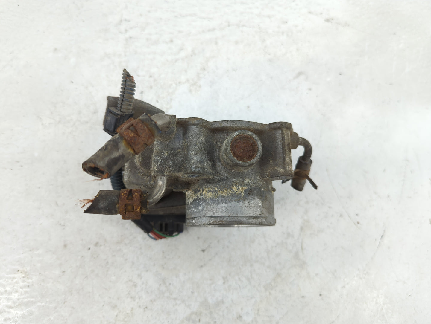 2009-2010 Pontiac Vibe Throttle Body P/N:22030-0H030 Fits Fits 2009 2010 OEM Used Auto Parts - Oemusedautoparts1.com