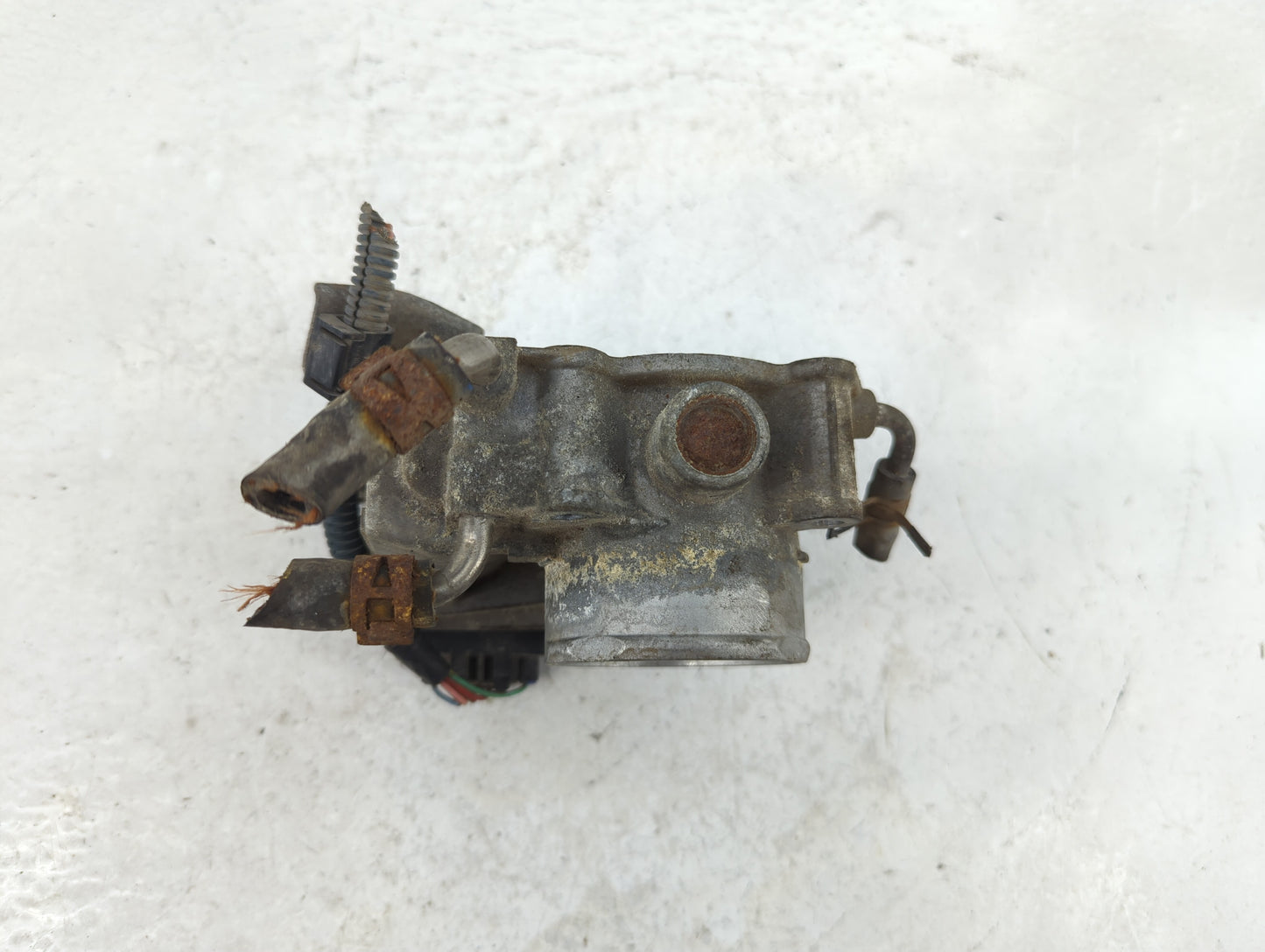 2009-2010 Pontiac Vibe Throttle Body P/N:22030-0H030 Fits Fits 2009 2010 OEM Used Auto Parts - Oemusedautoparts1.com
