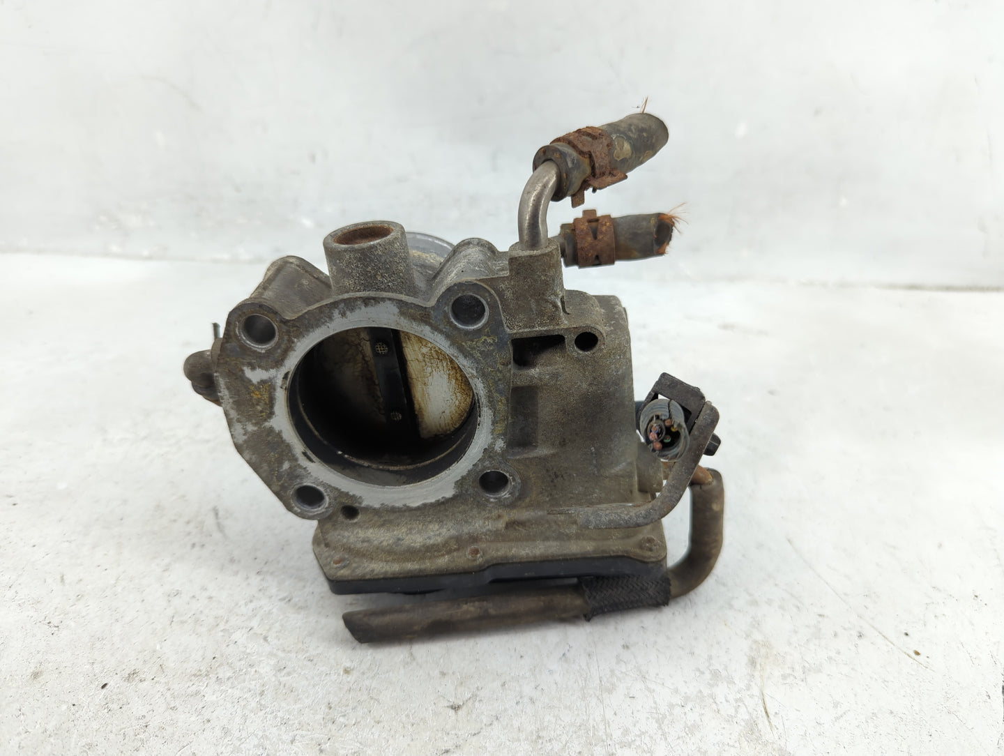 2009-2010 Pontiac Vibe Throttle Body P/N:22030-0H030 Fits Fits 2009 2010 OEM Used Auto Parts - Oemusedautoparts1.com