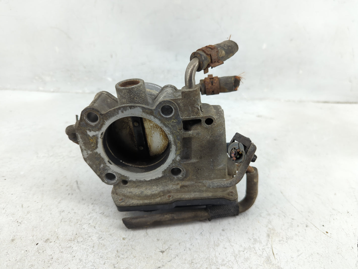 2009-2010 Pontiac Vibe Throttle Body P/N:22030-0H030 Fits Fits 2009 2010 OEM Used Auto Parts - Oemusedautoparts1.com