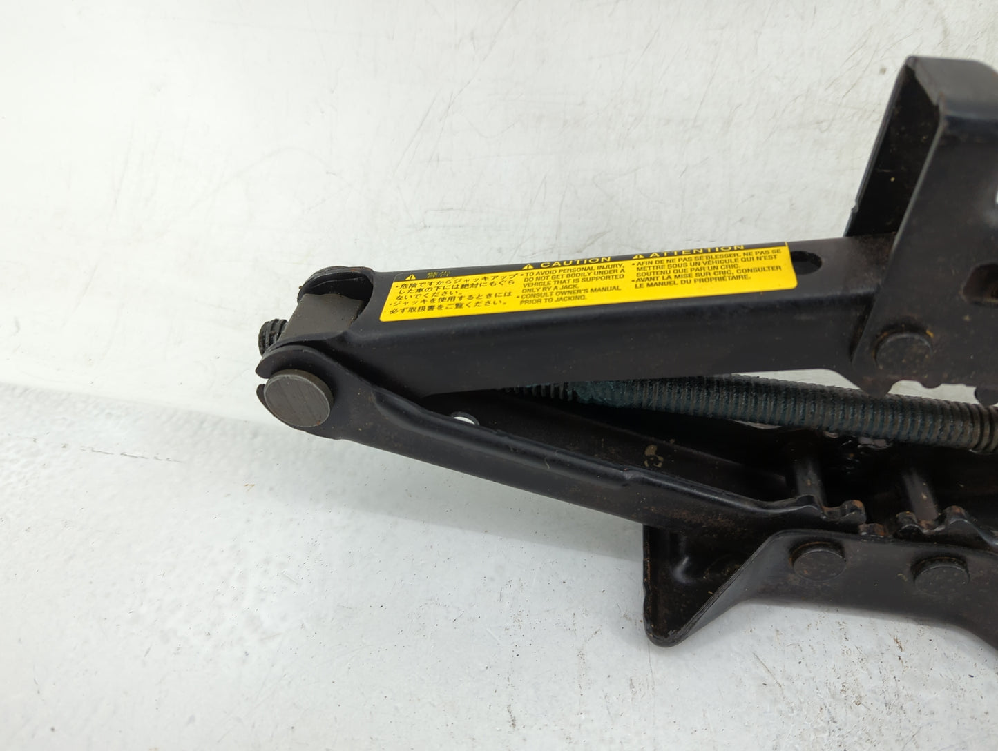 2009 Pontiac Vibe Spare Scissor Car Jack - Oemusedautoparts1.com