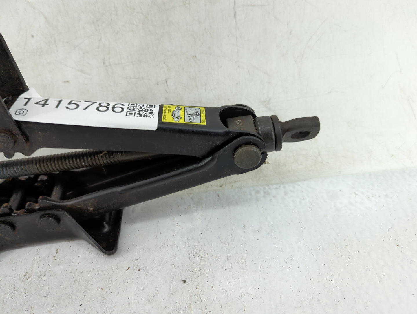 2009 Pontiac Vibe Spare Scissor Car Jack - Oemusedautoparts1.com
