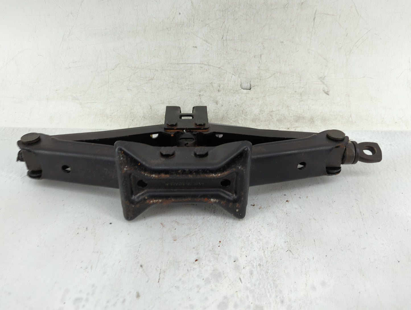 2009 Pontiac Vibe Spare Scissor Car Jack - Oemusedautoparts1.com
