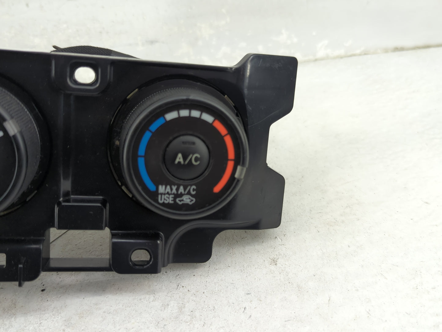 2009-2010 Pontiac Vibe Climate Control Module Temperature AC/Heater Replacement P/N:5590175D401 Fits Fits 2009 2010 OEM Used