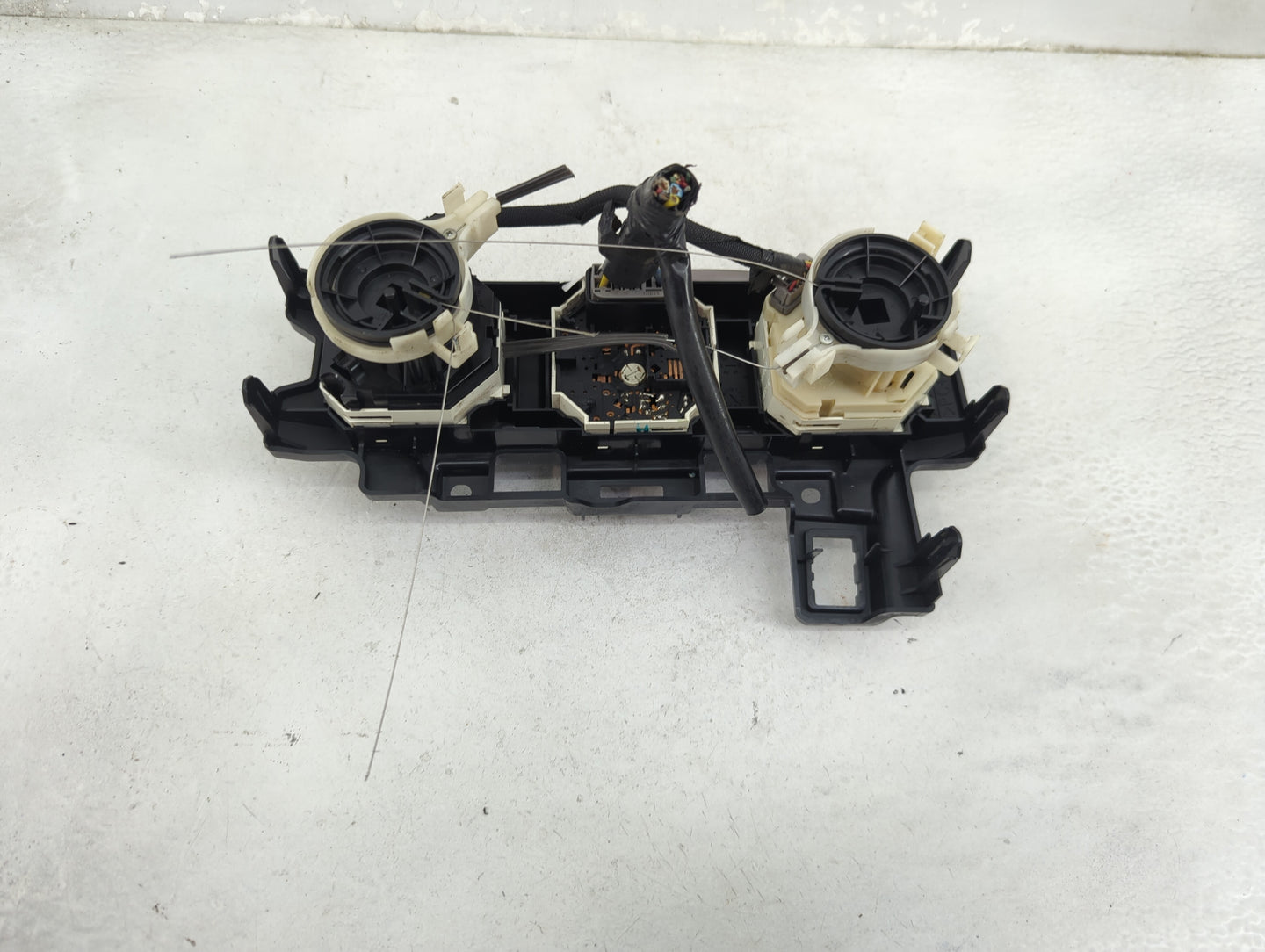 2009-2010 Pontiac Vibe Climate Control Module Temperature AC/Heater Replacement P/N:5590175D401 Fits Fits 2009 2010 OEM Used