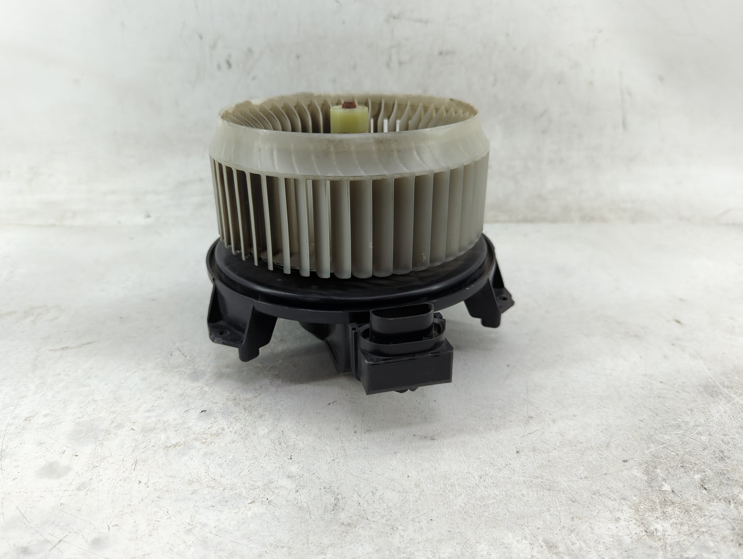 2009 Pontiac Vibe Heater AC Blower Motor P/N:AY2727UU-5151 Fits OEM Used Auto Parts - Oemusedautoparts1.com