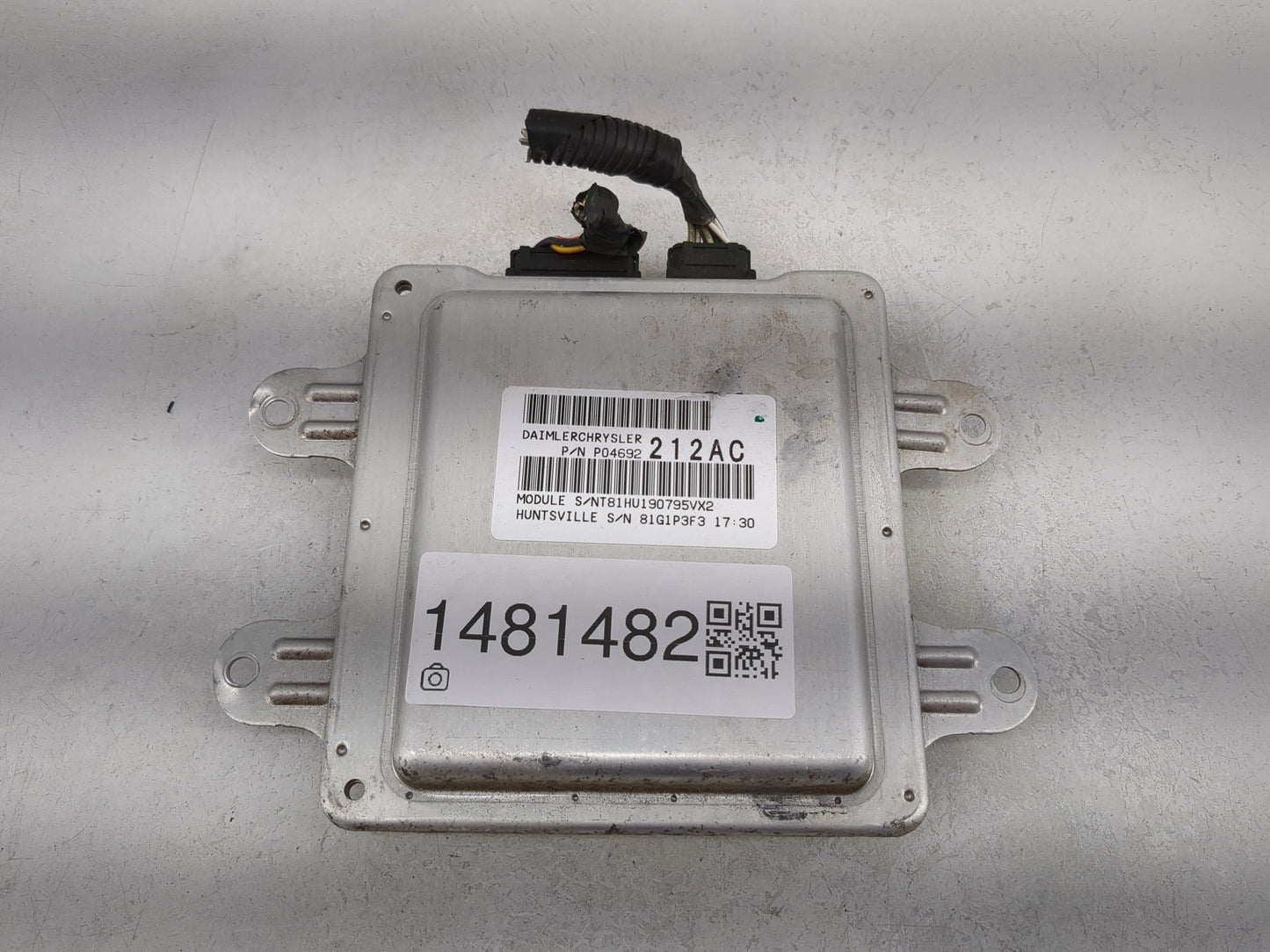 2009 Pontiac Vibe PCM Engine Control Computer ECU ECM PCU OEM P/N:P04692208AC P04692212AC Fits OEM Used Auto Parts - Oemused