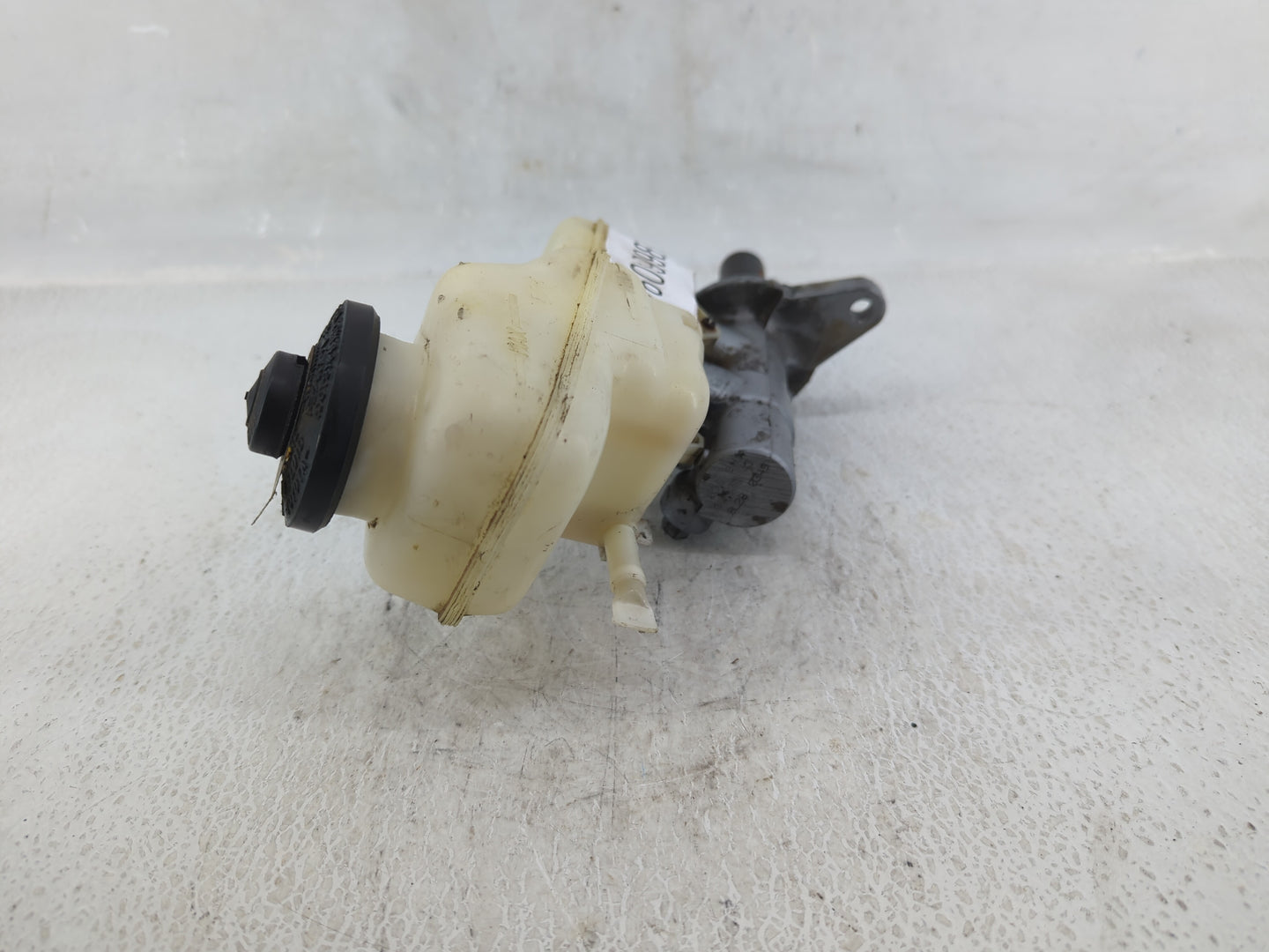 2009-2009 Pontiac Vibe Brake Master Cylinder - Oemusedautoparts1.com