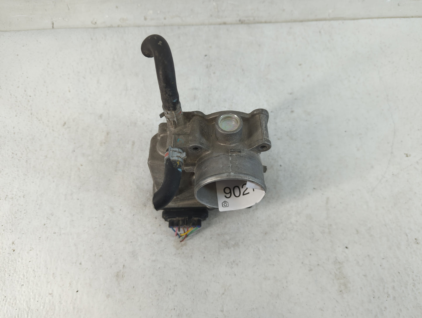 2009-2010 Pontiac Vibe Throttle Body P/N:22030-0T040 Fits Fits 2009 2010 OEM Used Auto Parts - Oemusedautoparts1.com