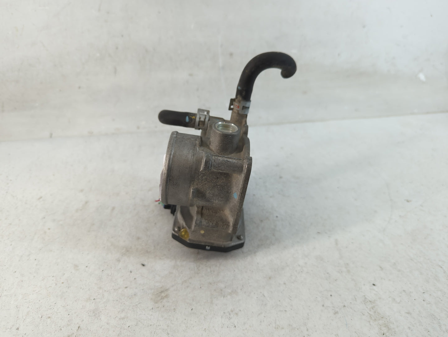 2009-2010 Pontiac Vibe Throttle Body P/N:22030-0T040 Fits Fits 2009 2010 OEM Used Auto Parts - Oemusedautoparts1.com