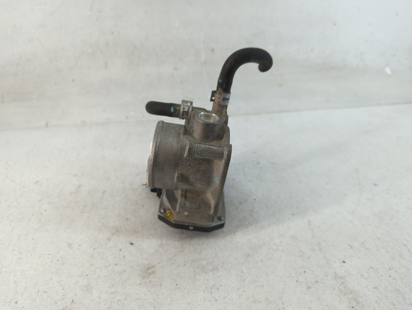 2009-2010 Pontiac Vibe Throttle Body P/N:22030-0T040 Fits Fits 2009 2010 OEM Used Auto Parts - Oemusedautoparts1.com