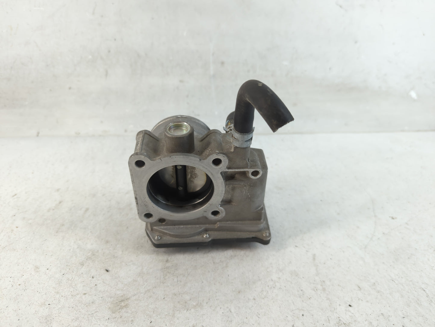 2009-2010 Pontiac Vibe Throttle Body P/N:22030-0T040 Fits Fits 2009 2010 OEM Used Auto Parts - Oemusedautoparts1.com