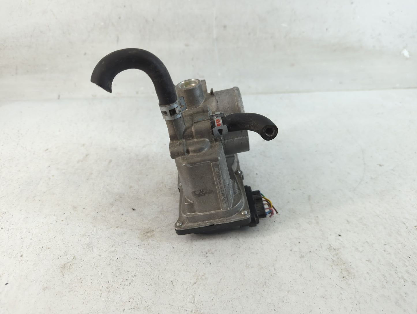 2009-2010 Pontiac Vibe Throttle Body P/N:22030-0T040 Fits Fits 2009 2010 OEM Used Auto Parts - Oemusedautoparts1.com