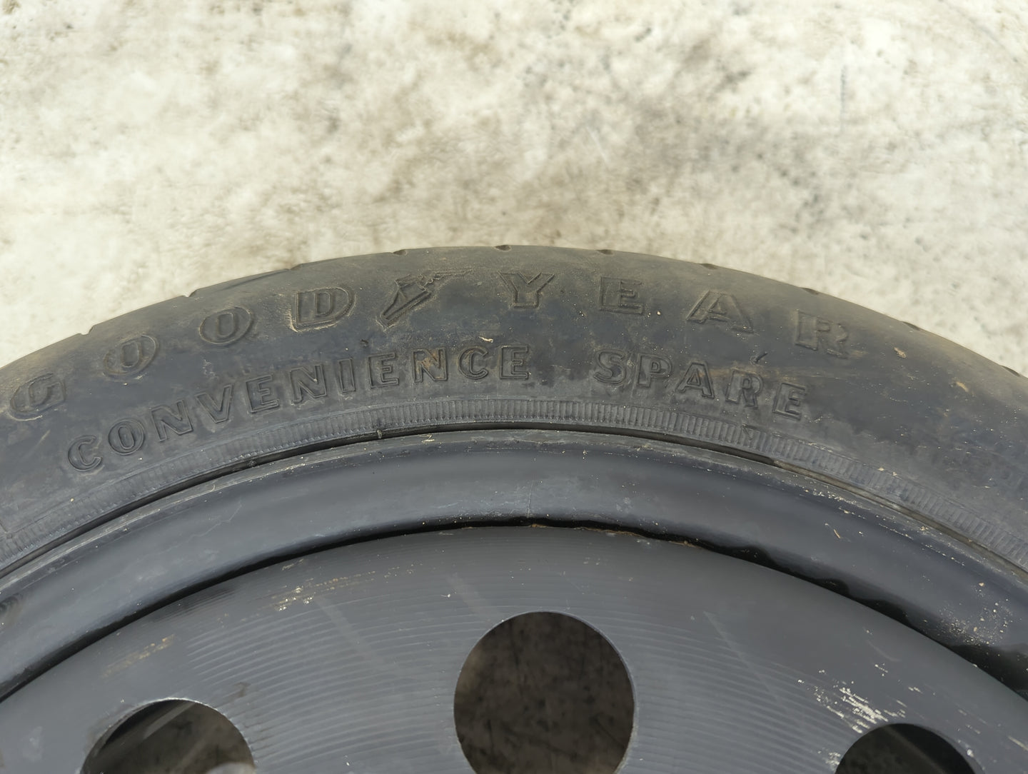 Pontiac Vibe Vibe Spare Donut Tire Wheel Rim Oem 5035976 - Oemusedautoparts1.com