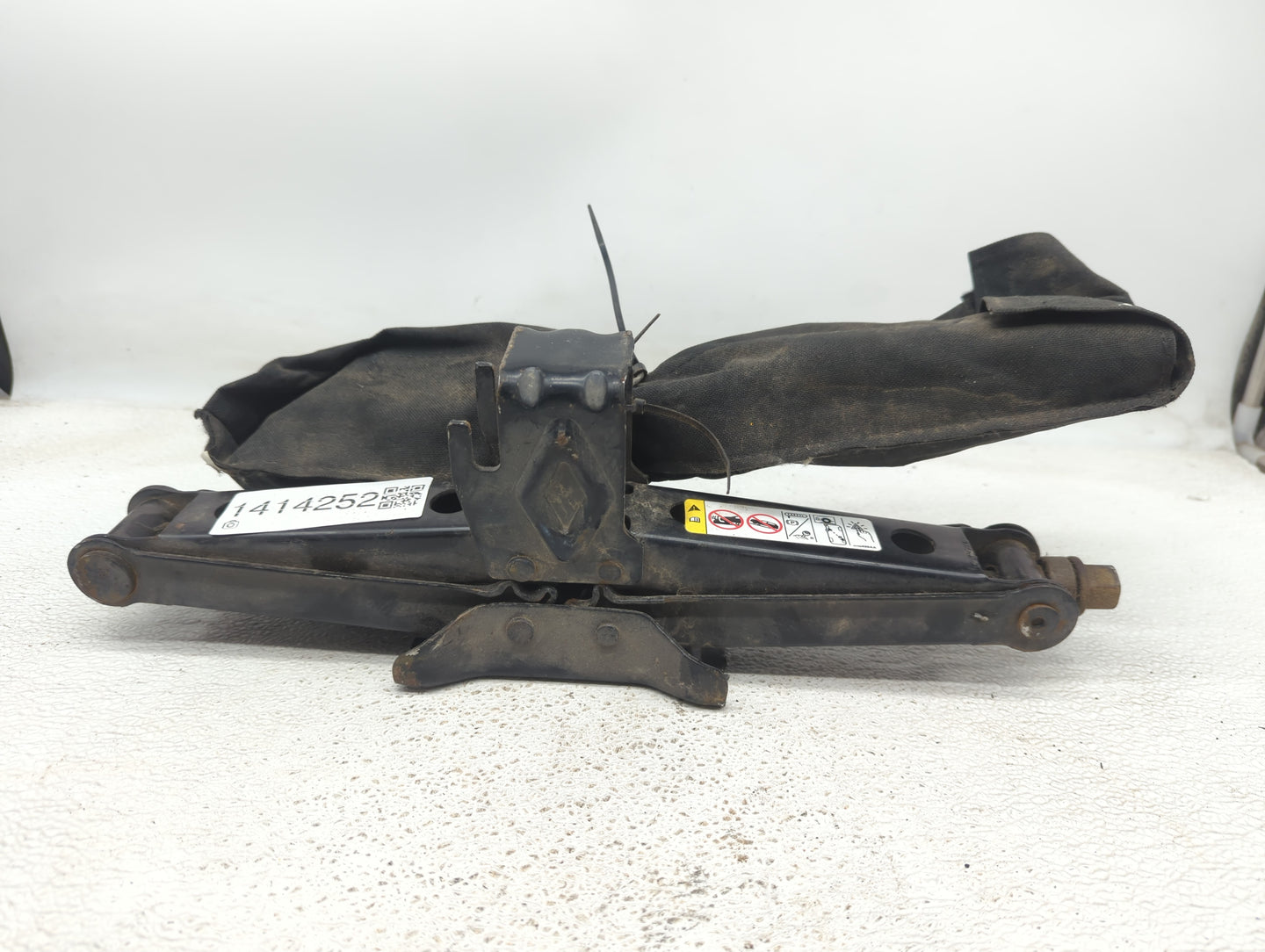 2009 Ram 2500 Spare Scissor Car Jack - Oemusedautoparts1.com