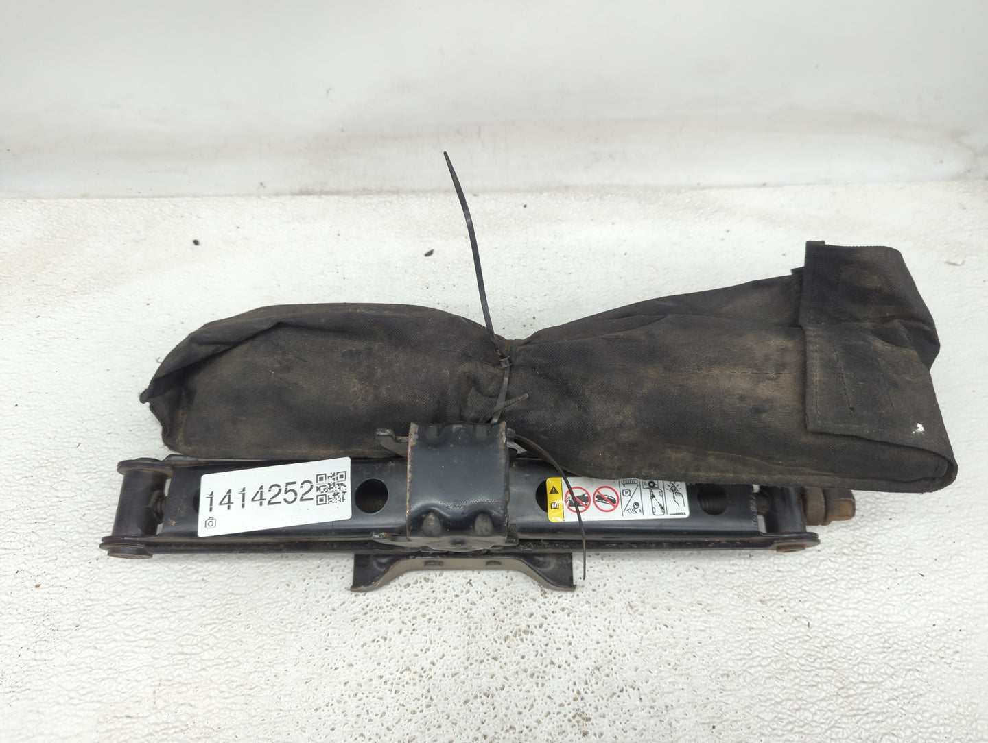 2009 Ram 2500 Spare Scissor Car Jack - Oemusedautoparts1.com
