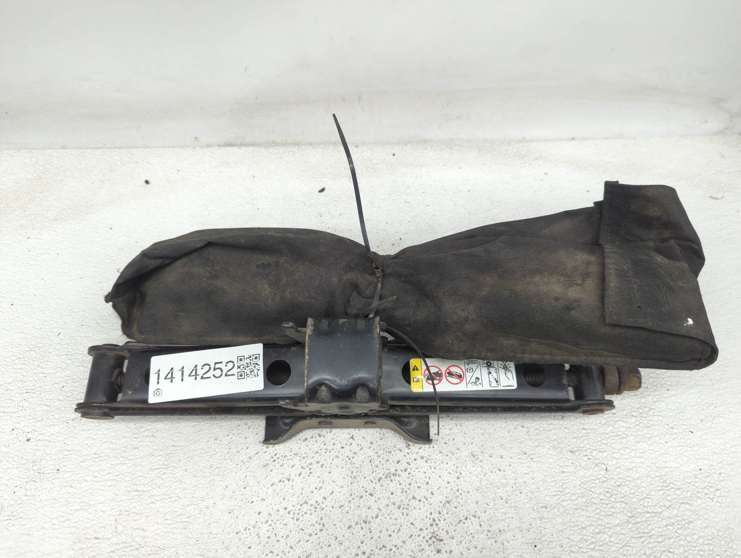 2009 Ram 2500 Spare Scissor Car Jack - Oemusedautoparts1.com