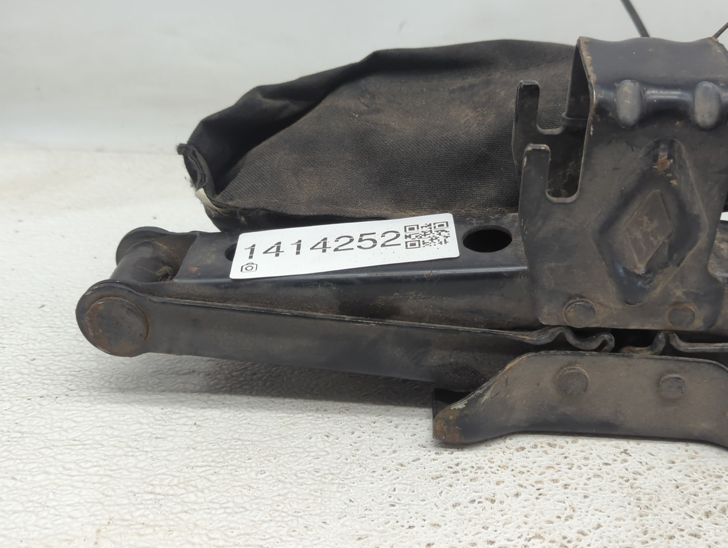 2009 Ram 2500 Spare Scissor Car Jack - Oemusedautoparts1.com