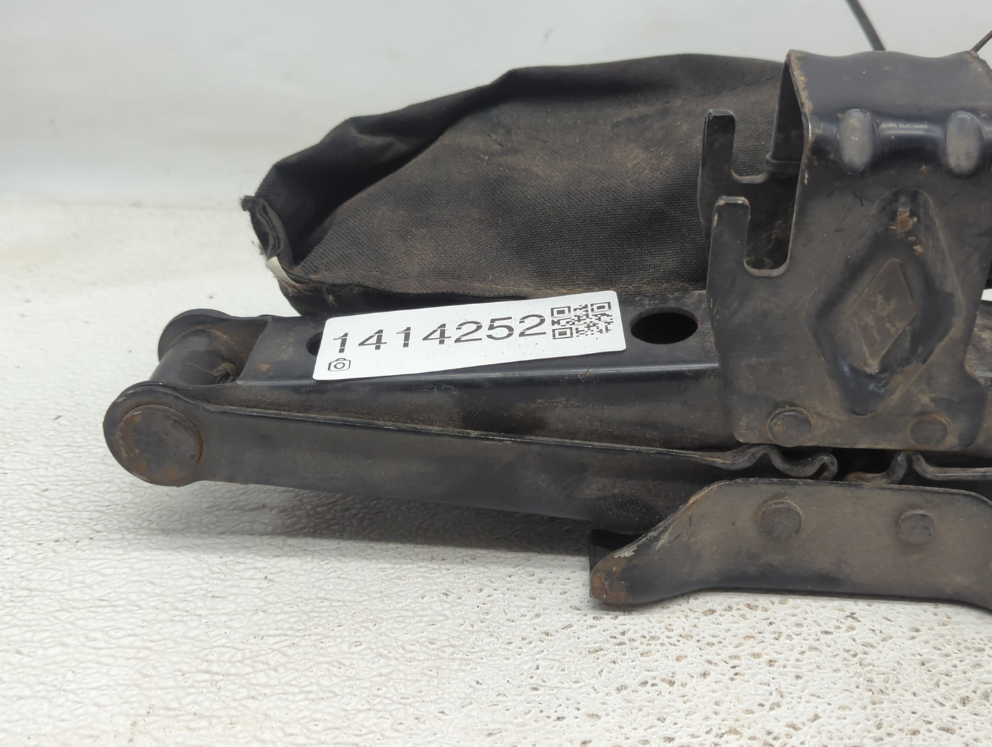 2009 Ram 2500 Spare Scissor Car Jack - Oemusedautoparts1.com