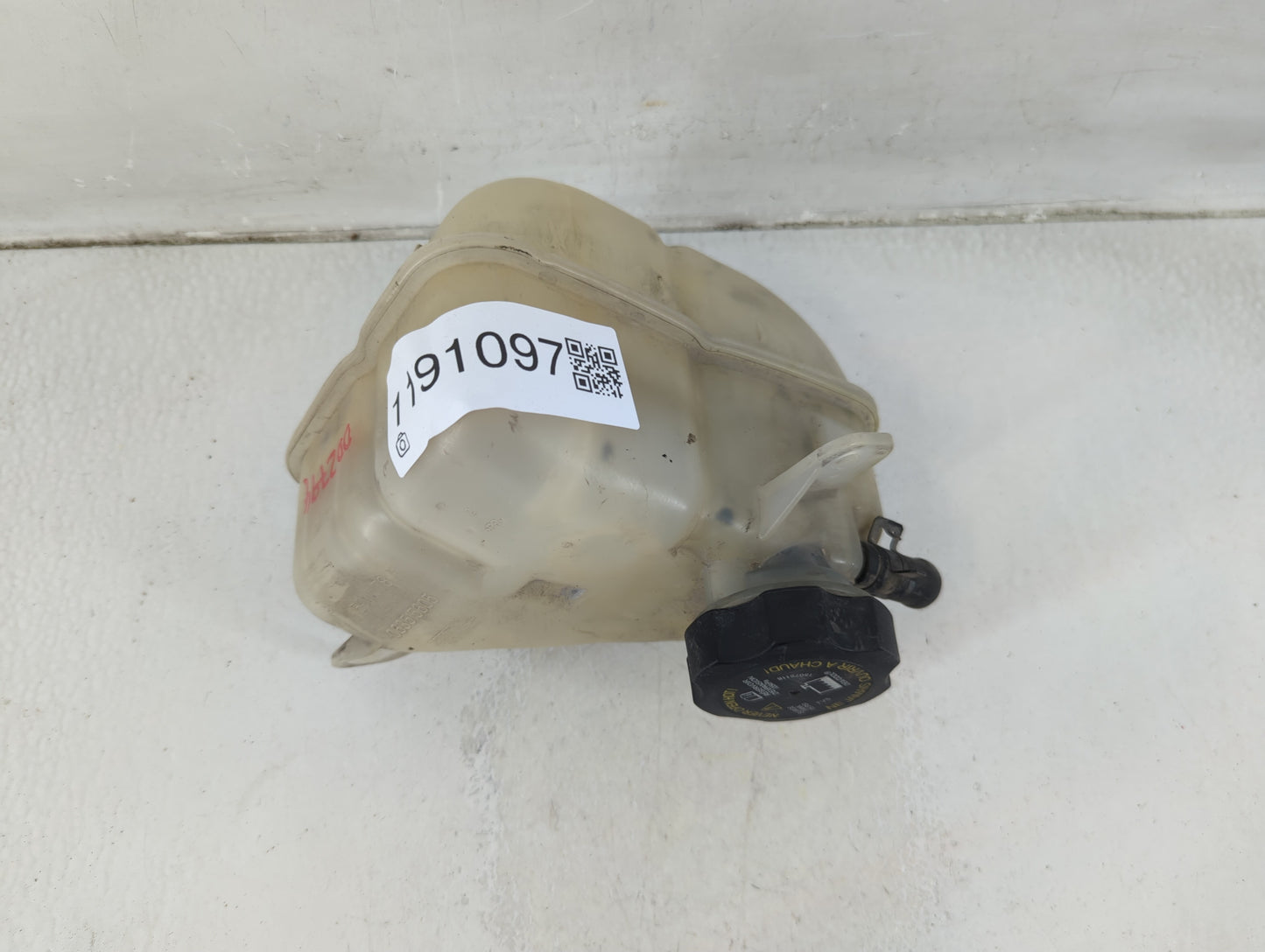 2009 Saturn Aura Radiator Coolant Overflow Expansion Tank Bottle - Oemusedautoparts1.com