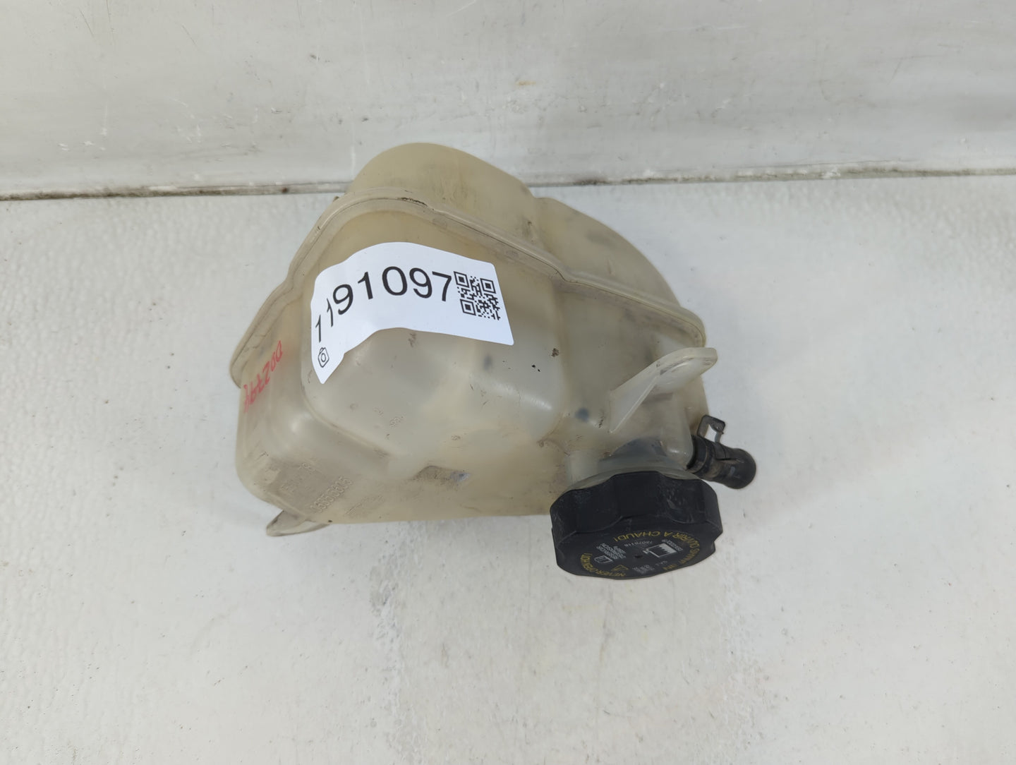 2009 Saturn Aura Radiator Coolant Overflow Expansion Tank Bottle 1191097 - Oemusedautoparts1.com