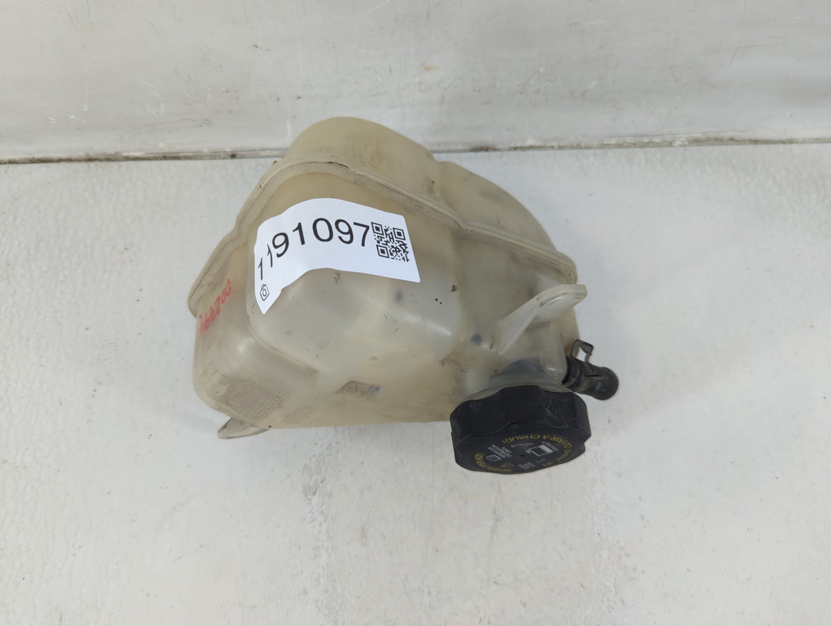2009 Saturn Aura Radiator Coolant Overflow Expansion Tank Bottle 1191097 - Oemusedautoparts1.com