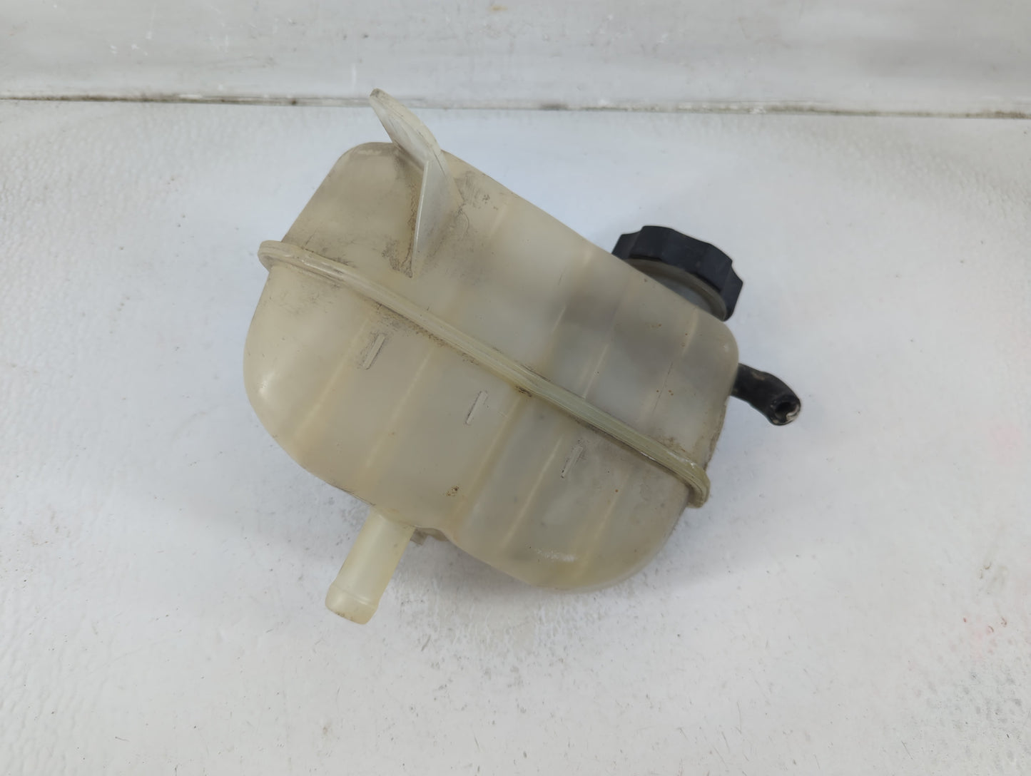 2009 Saturn Aura Radiator Coolant Overflow Expansion Tank Bottle 1191097 - Oemusedautoparts1.com