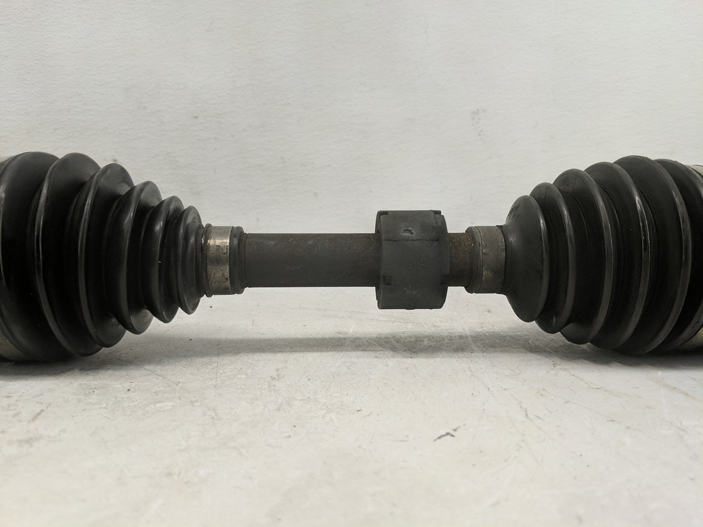 2009 Saturn Aura Axle Shaft Front Driver Cv C/v - Oemusedautoparts1.com
