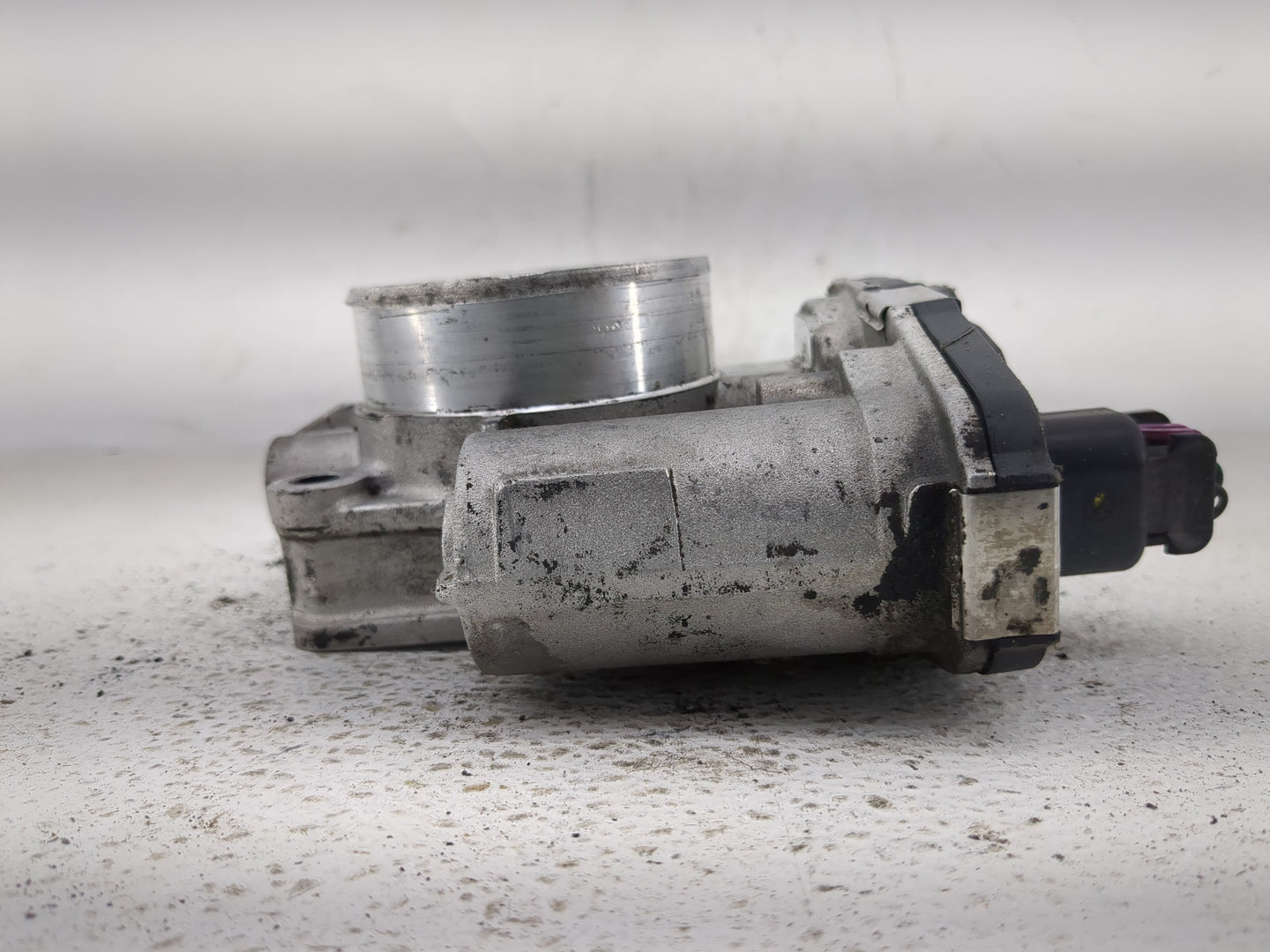 2007-2009 Saturn Aura Throttle Body Fits Fits 2007 2008 2009 2010 2011 2012 OEM Used Auto Parts - Oemusedautoparts1.com