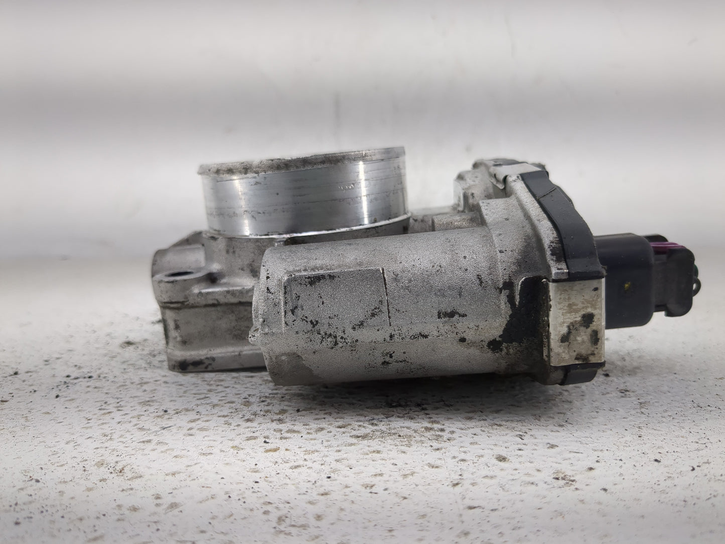 2007-2009 Saturn Aura Throttle Body Fits Fits 2007 2008 2009 2010 2011 2012 OEM Used Auto Parts - Oemusedautoparts1.com