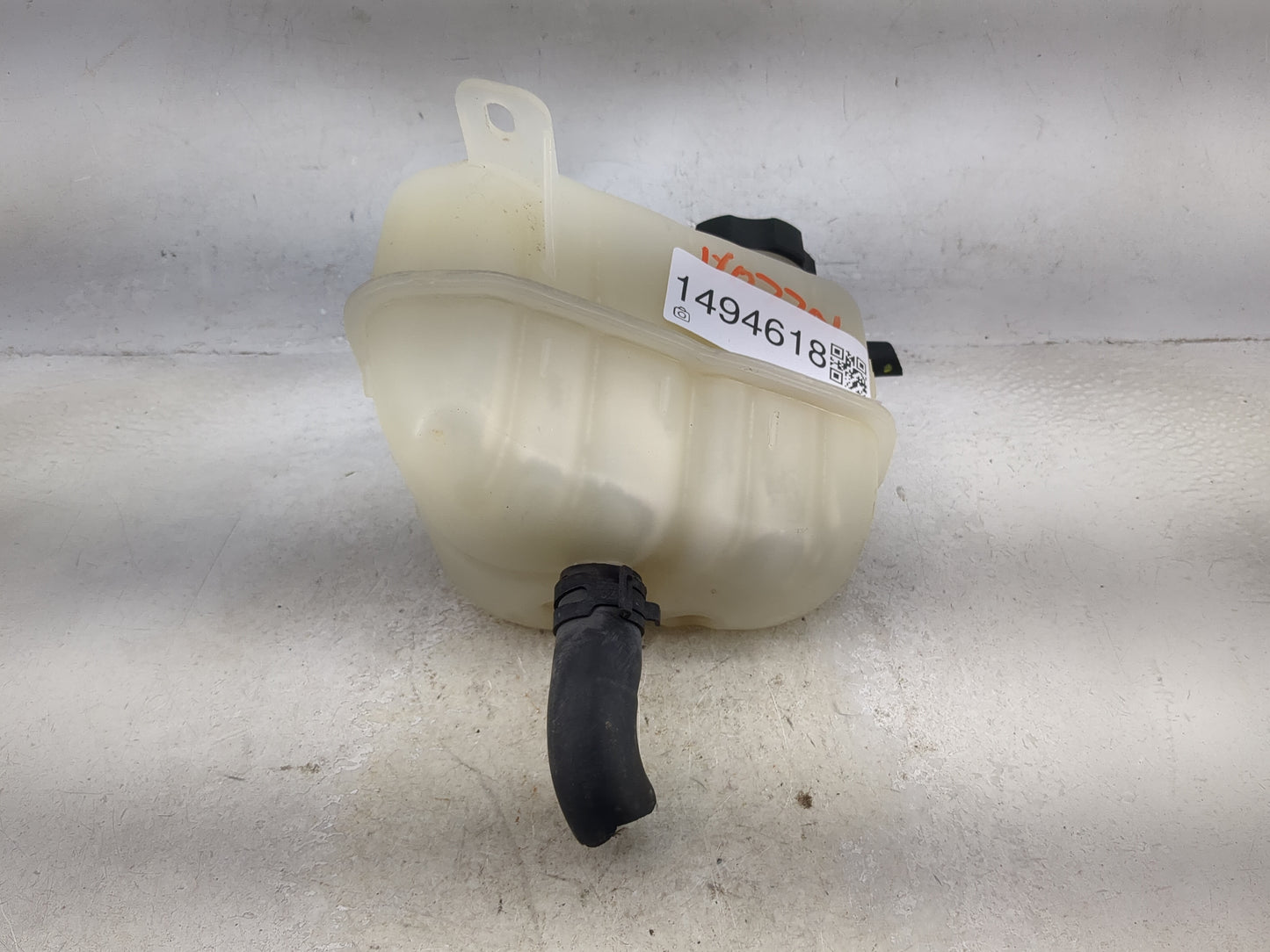 2009 Saturn Aura Radiator Coolant Overflow Expansion Tank Bottle 1494618 - Oemusedautoparts1.com