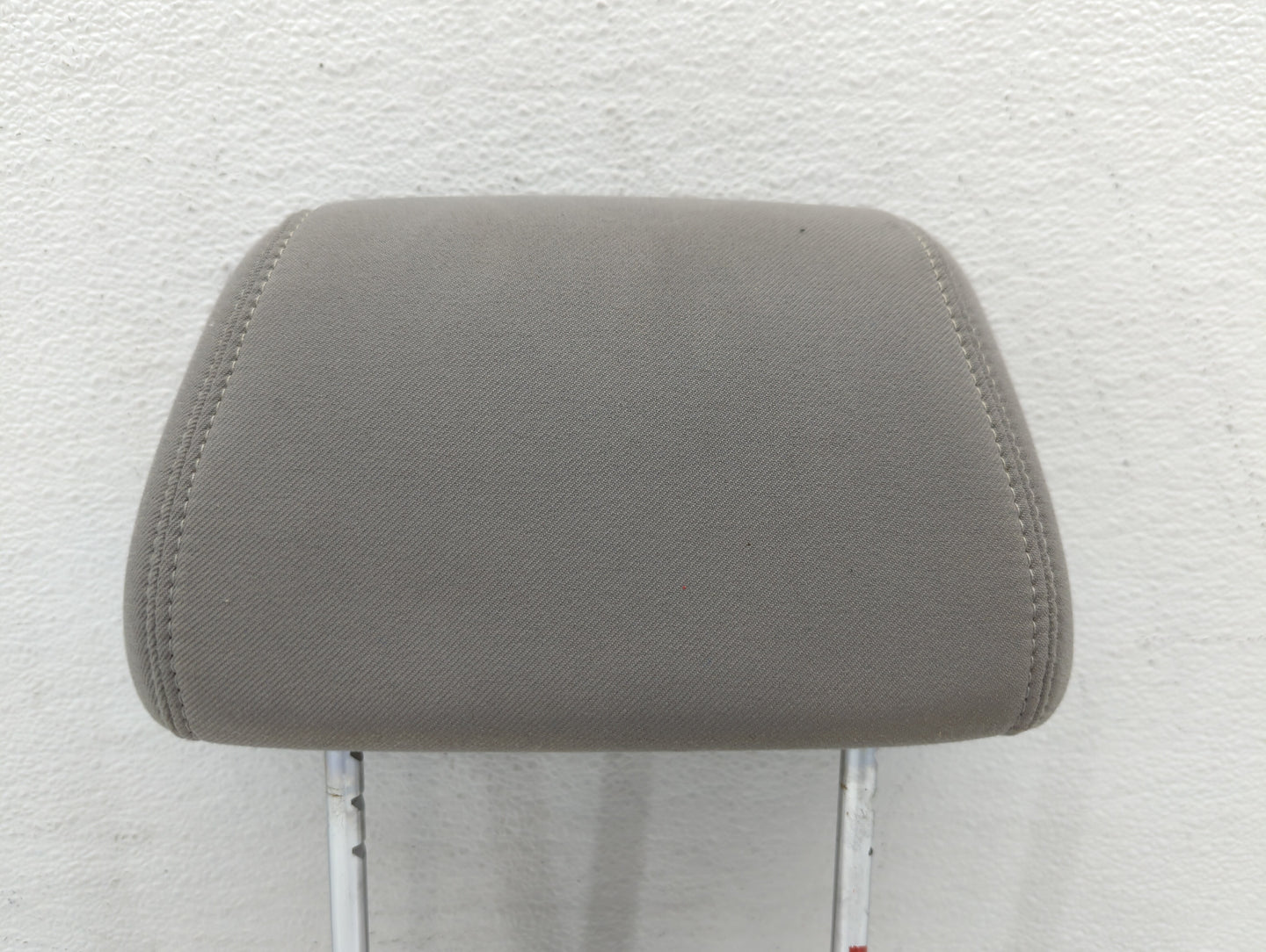 2009 Saturn Aura Headrest Head Rest Front Driver Passenger Seat Grey - Oemusedautoparts1.com