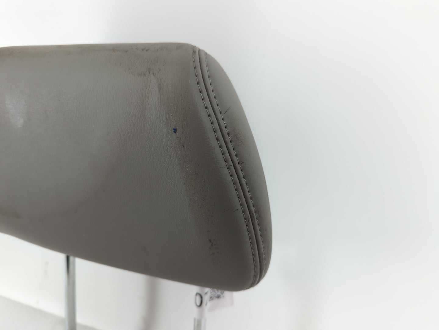 2009 Saturn Aura Headrest Head Rest Front Driver Passenger Seat Dark Gray - Oemusedautoparts1.com