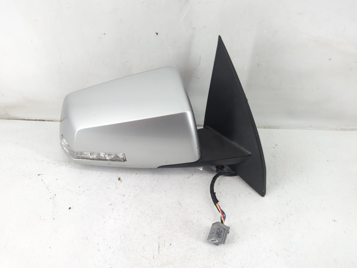 2009 Saturn Outlook Side Mirror Replacement Passenger Right View Door Mirror P/N:0382960 Fits OEM Used Auto Parts - Oemuseda