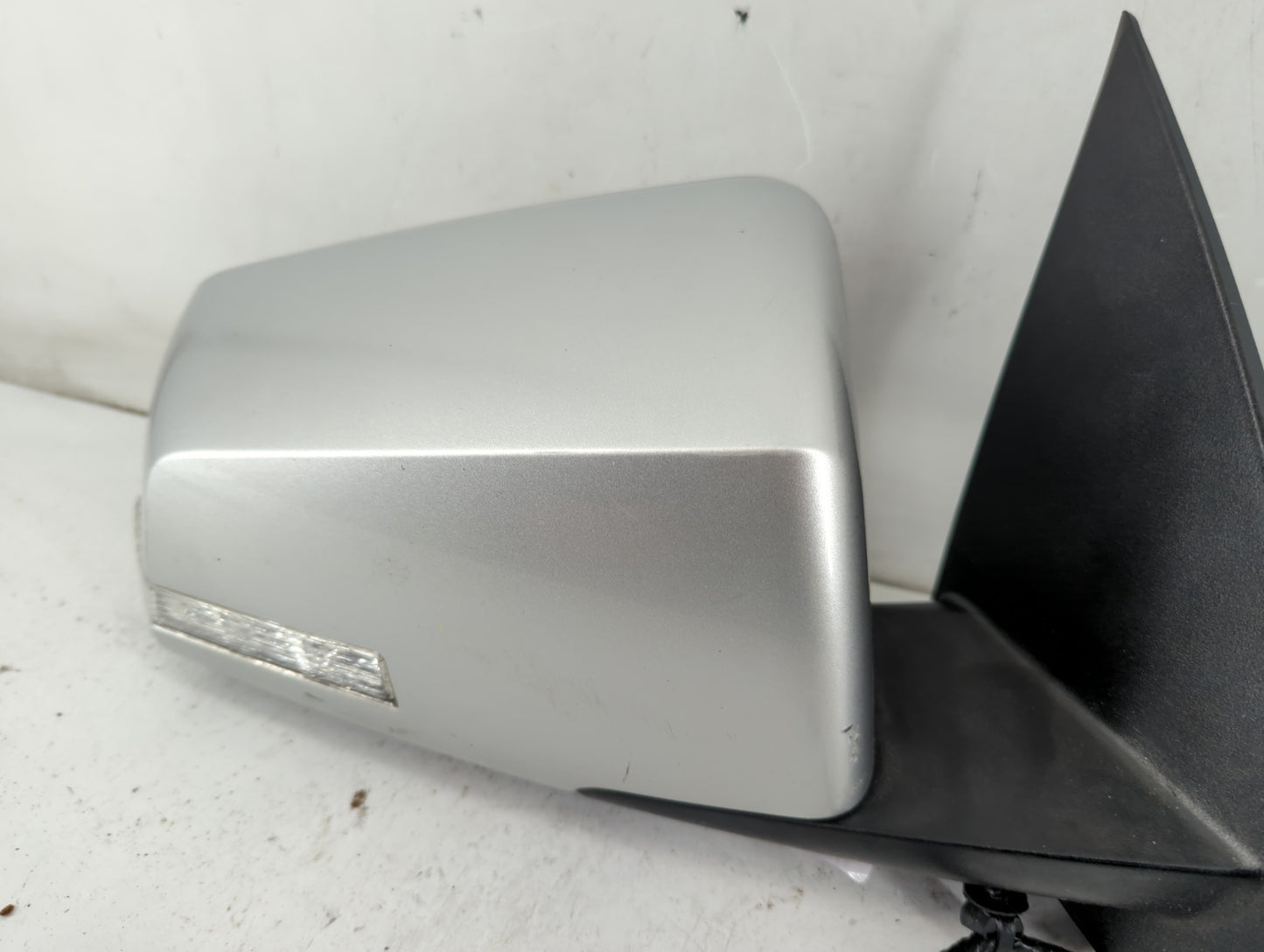 2009 Saturn Outlook Side Mirror Replacement Passenger Right View Door Mirror P/N:0382960 Fits OEM Used Auto Parts - Oemuseda