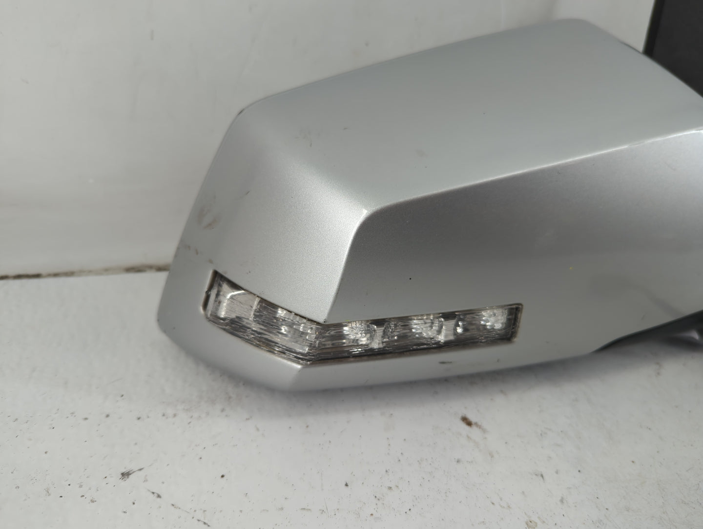 2009 Saturn Outlook Side Mirror Replacement Passenger Right View Door Mirror P/N:0382960 Fits OEM Used Auto Parts - Oemuseda