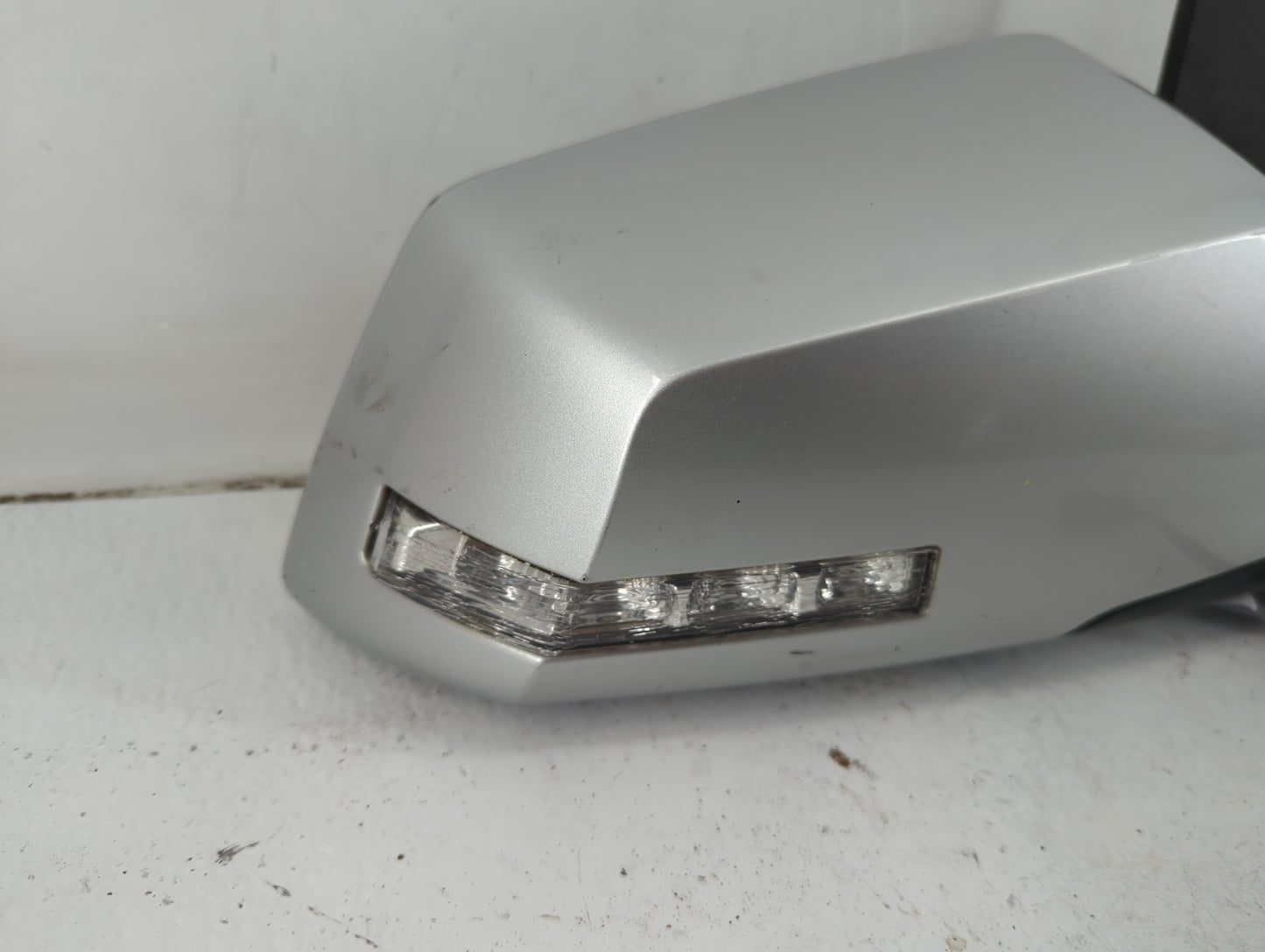 2009 Saturn Outlook Side Mirror Replacement Passenger Right View Door Mirror P/N:0382960 Fits OEM Used Auto Parts - Oemuseda